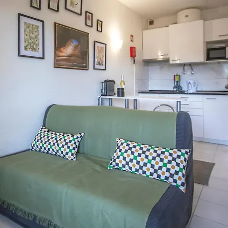 Cozy With Balcony In شقة *