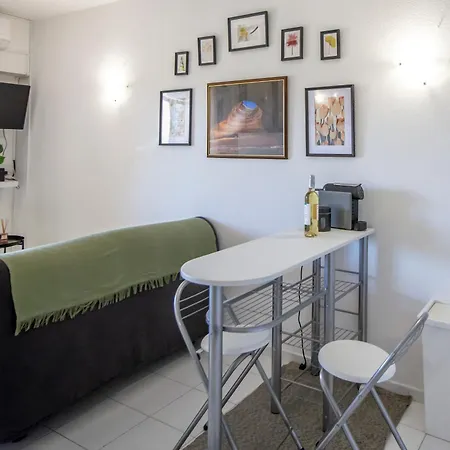 Cozy With Balcony In Albufeira